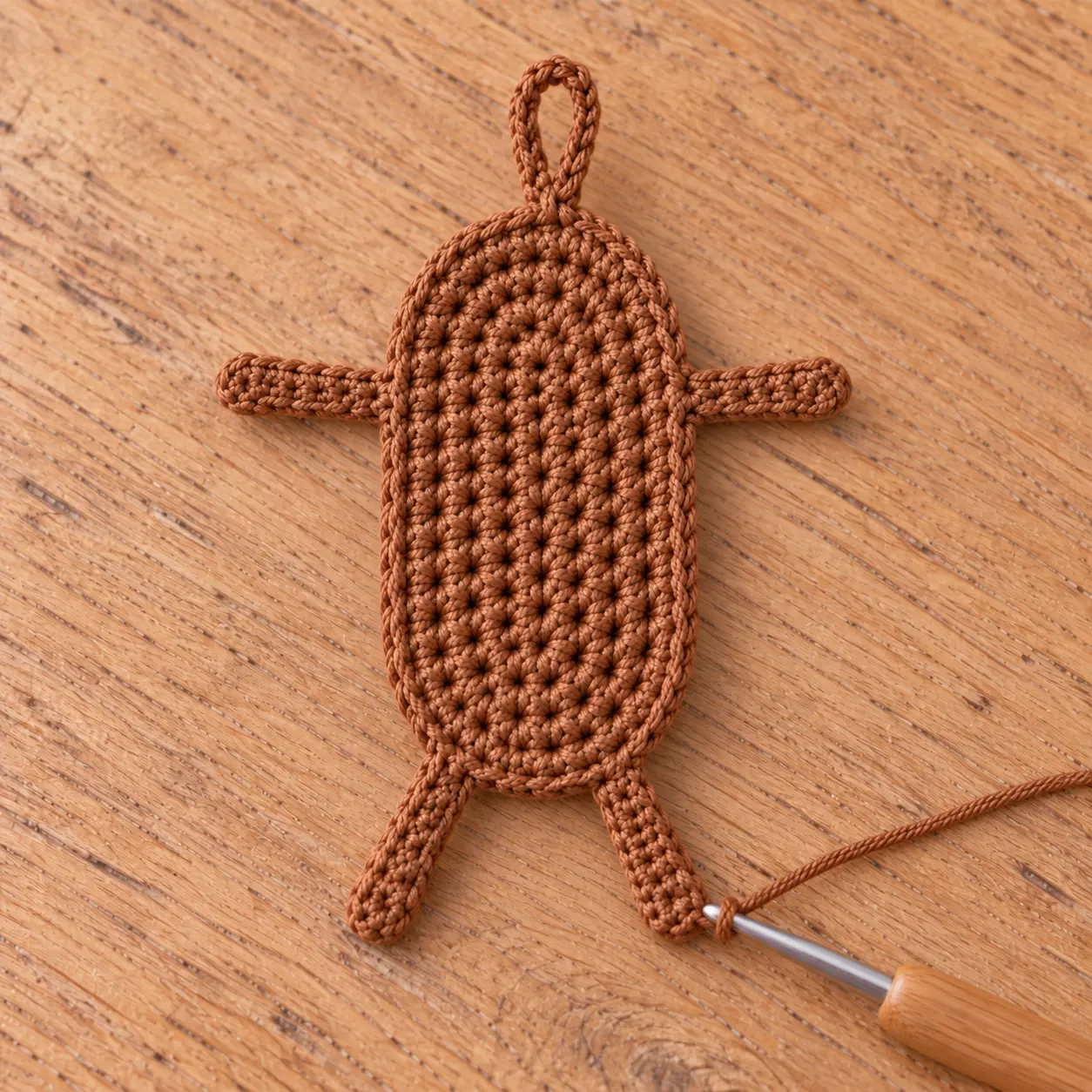 chez le bonbonhomme en pain d’épices, crocheter les bras et les jambes comme Chaînes à mailles aériennes directement sur l'ovale